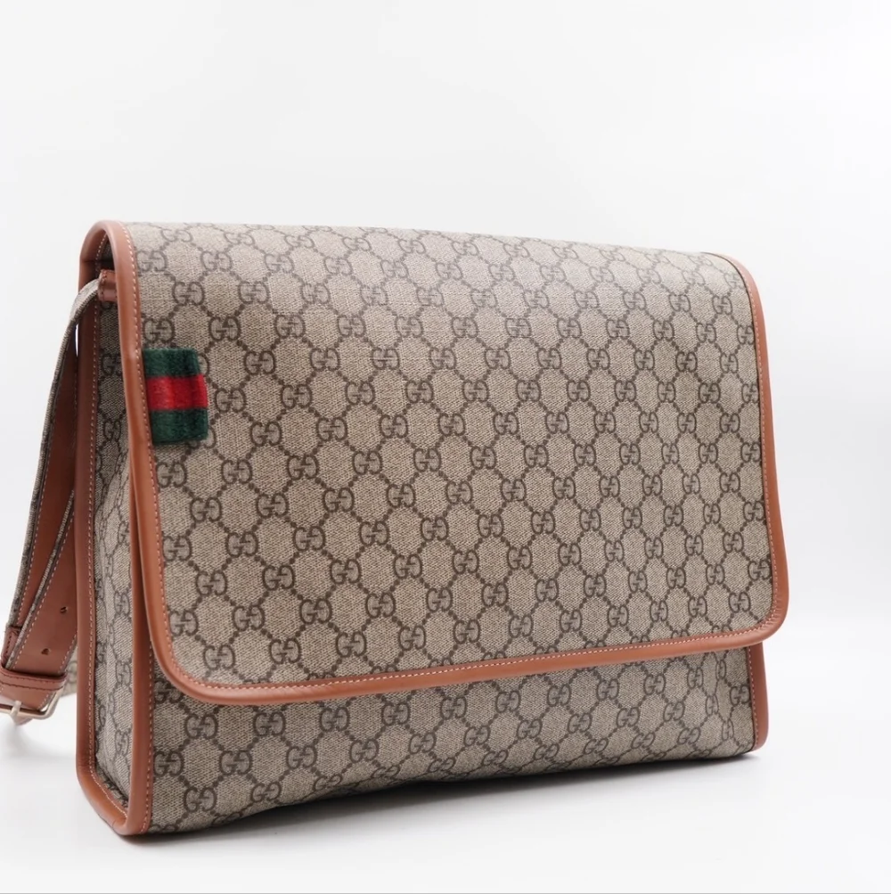 CE45 💟 GUCCI GG Monogram Flap Messenger Bag